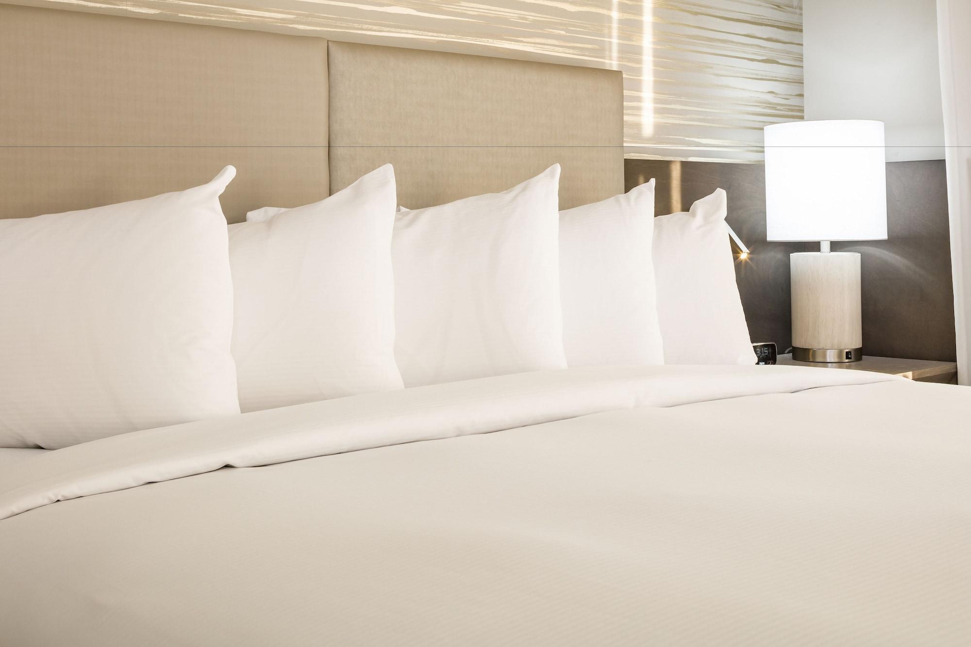 Отель Doubletree By Hilton Boston Logan Airport Челси Экстерьер фото