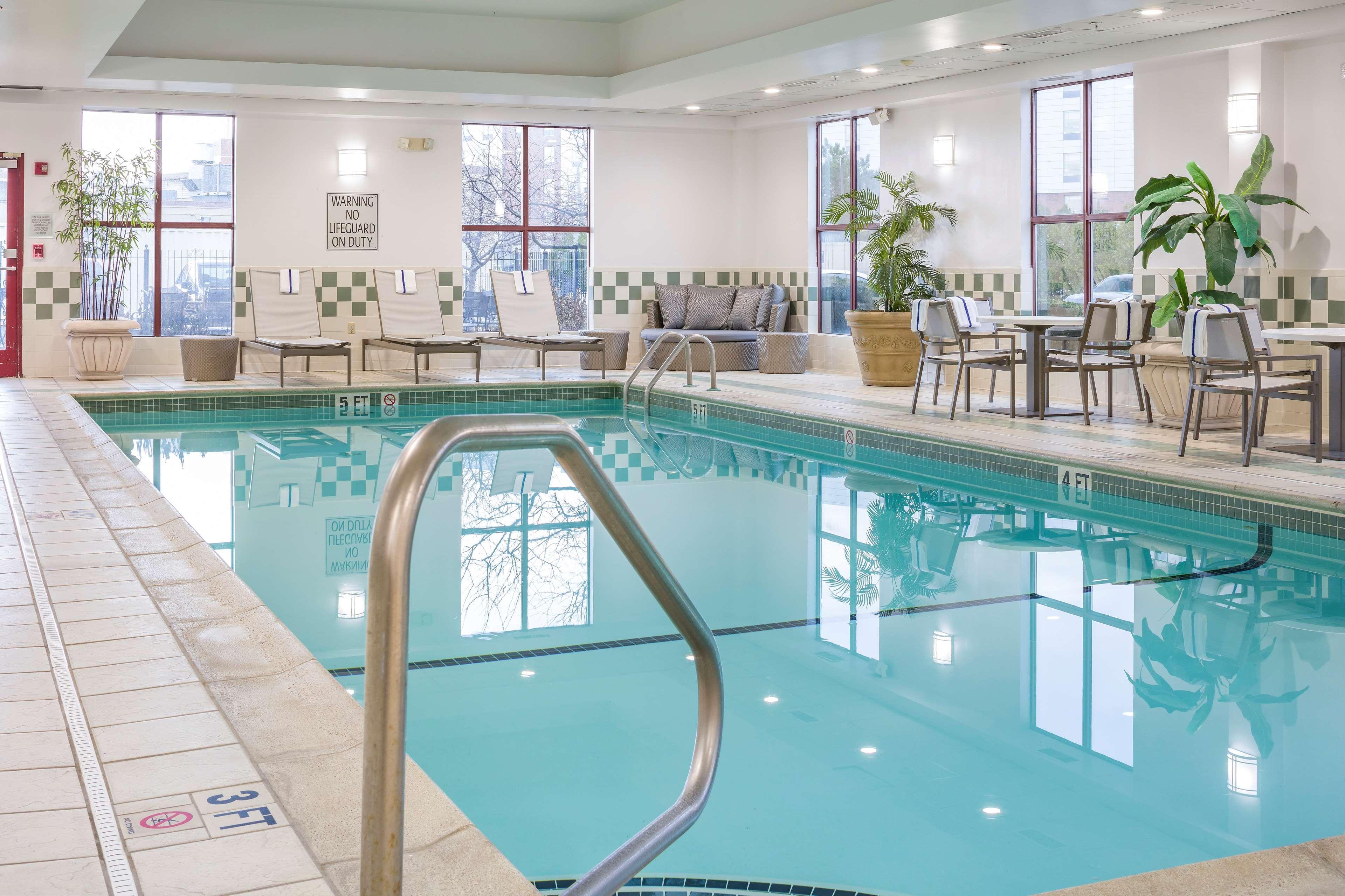 Отель Doubletree By Hilton Boston Logan Airport Челси Удобства фото