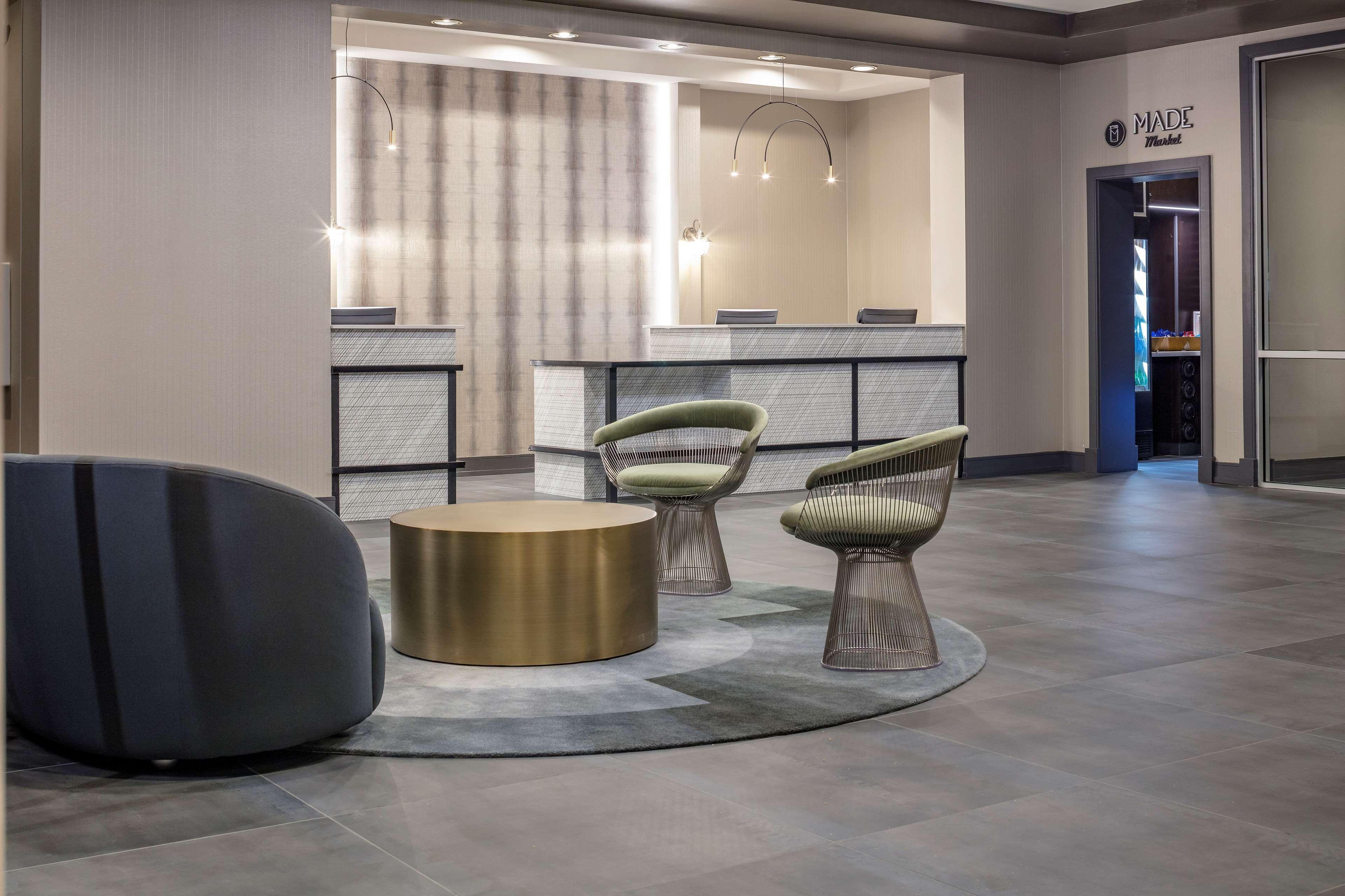 Отель Doubletree By Hilton Boston Logan Airport Челси Интерьер фото