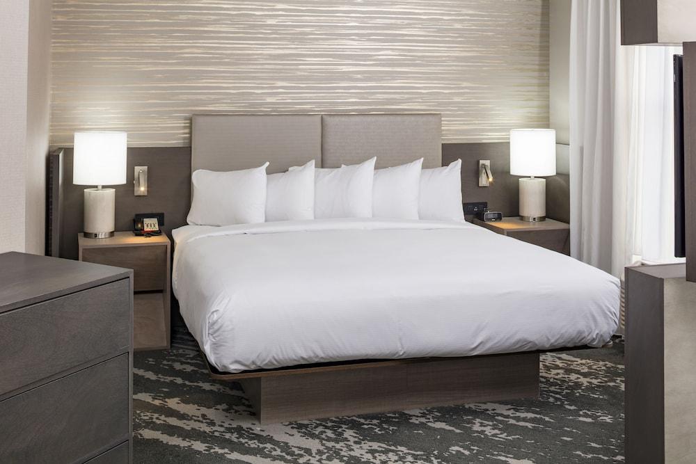 Отель Doubletree By Hilton Boston Logan Airport Челси Экстерьер фото