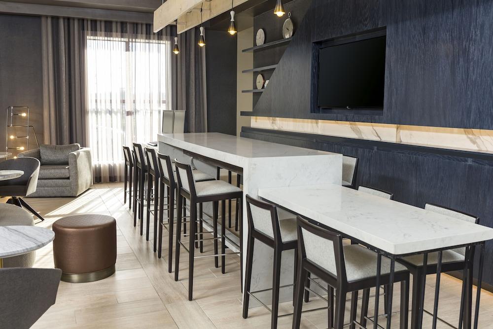 Отель Doubletree By Hilton Boston Logan Airport Челси Экстерьер фото