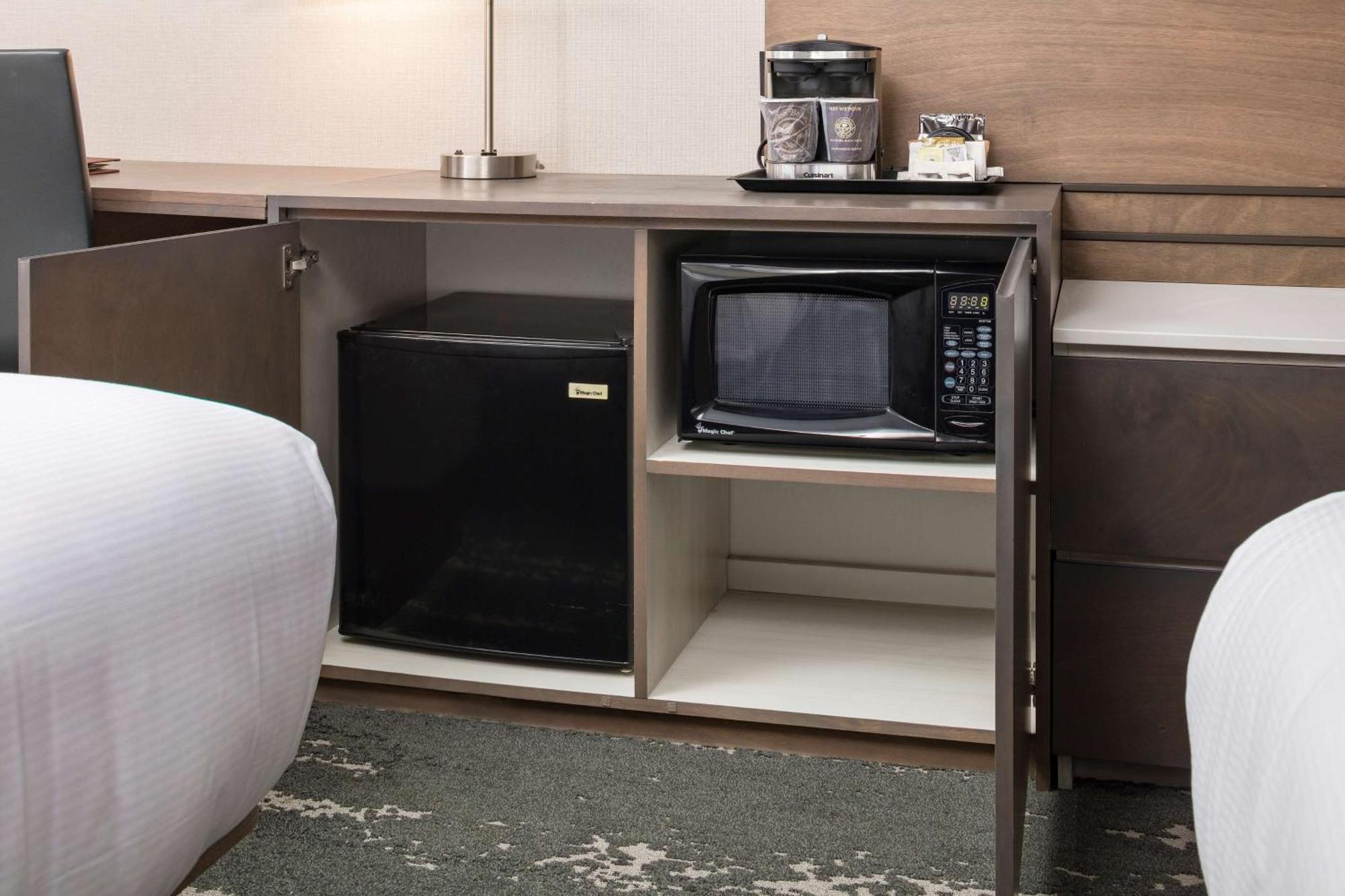 Отель Doubletree By Hilton Boston Logan Airport Челси Экстерьер фото